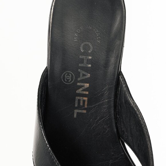 Chanel 96P Black Leather CC-Turnlock Flip Flips - Picture 10 of 10